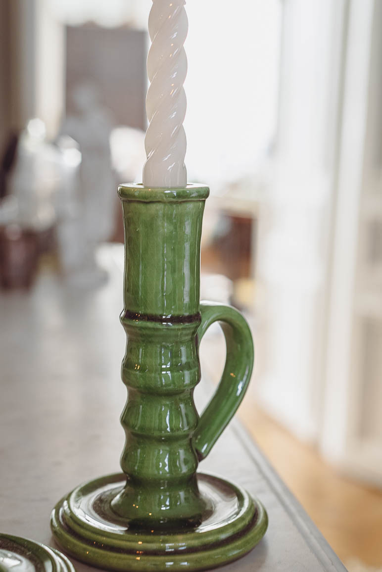 bougeoir-vert-ceramique-ancien-decoration-maison-interieur-design-salon-bernois