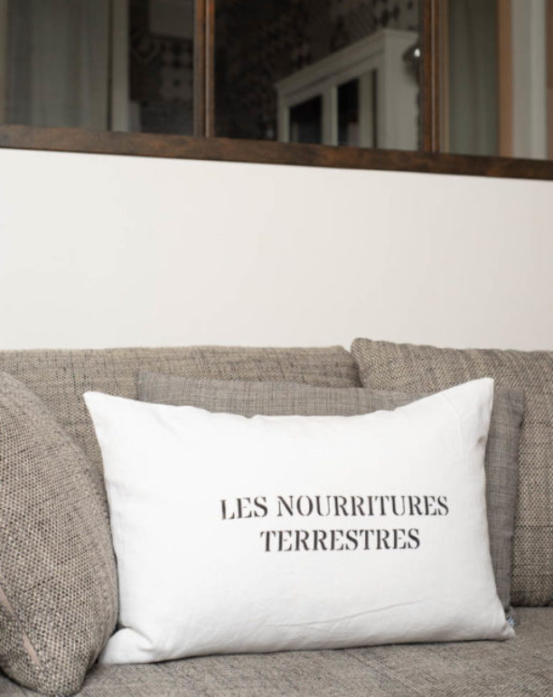 coussin-grand-lin-blanc-citation-andre-gide-neuf-decoration-maison-interieur-design-salon-andre