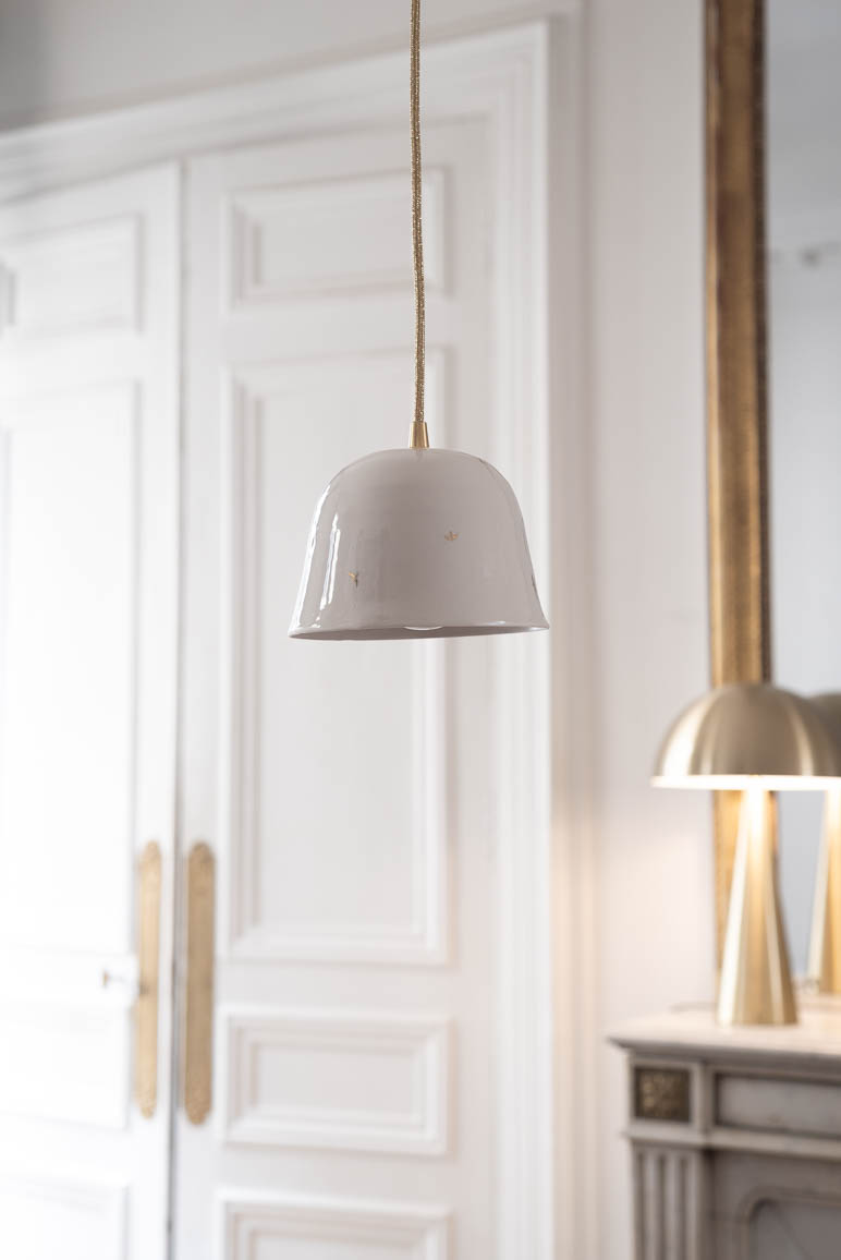 lampe-baladeuse-hirondelles-blanche-porcelaine-decoration-maison-interieur-design-salon-elisa