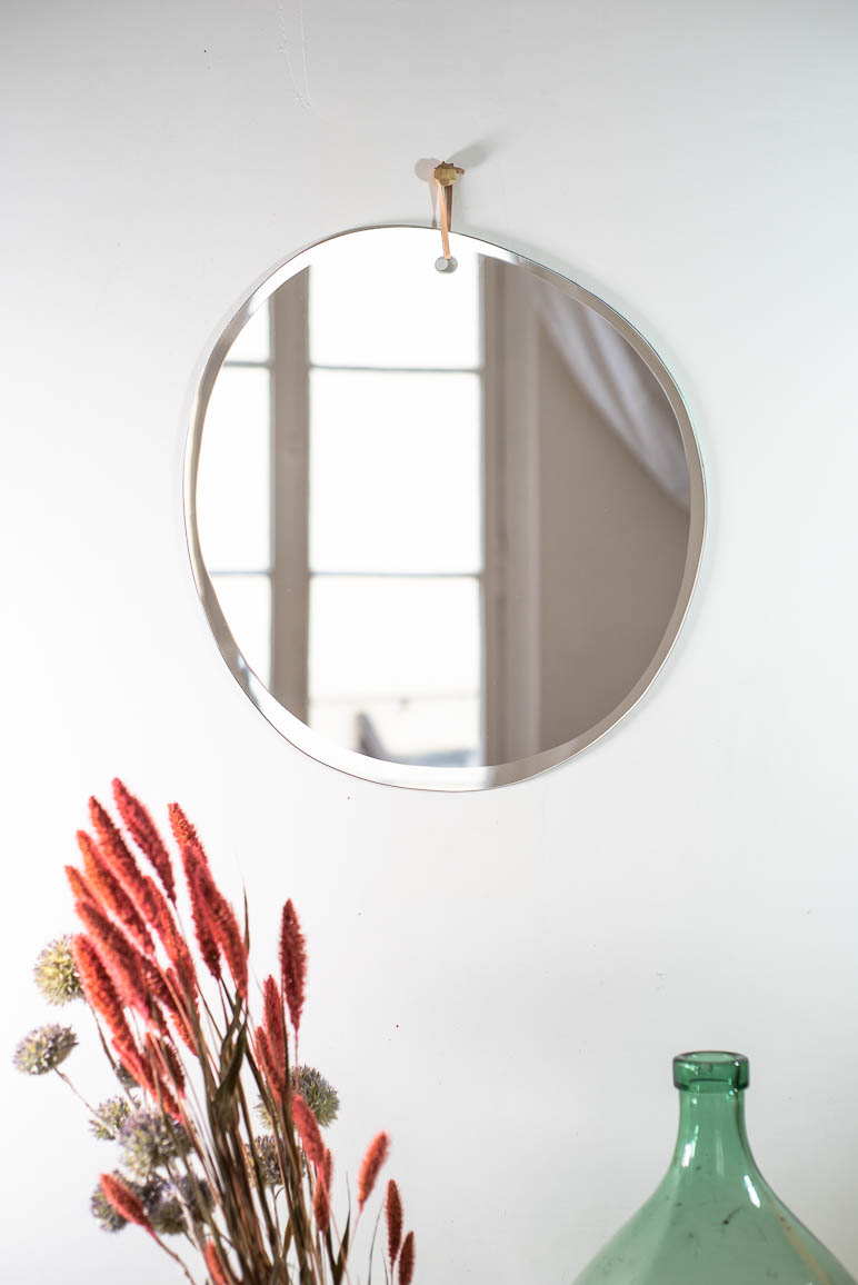 miroir-artisanal-biseaute-rond-aurele-cuir-miroir-decoration-maison-interieur-design-salon-aurele