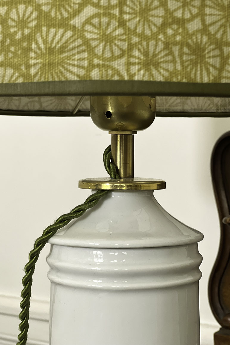 lampe-abat-jour-motif-japonais-vert-pied-blanc-porcelaine-ancien-decoration-maison-lalinda-2