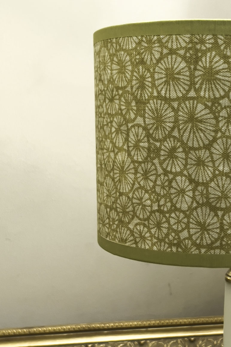 lampe-abat-jour-motif-japonais-vert-pied-bronze-marbre-ancien-decoration-maison-laliette-2
