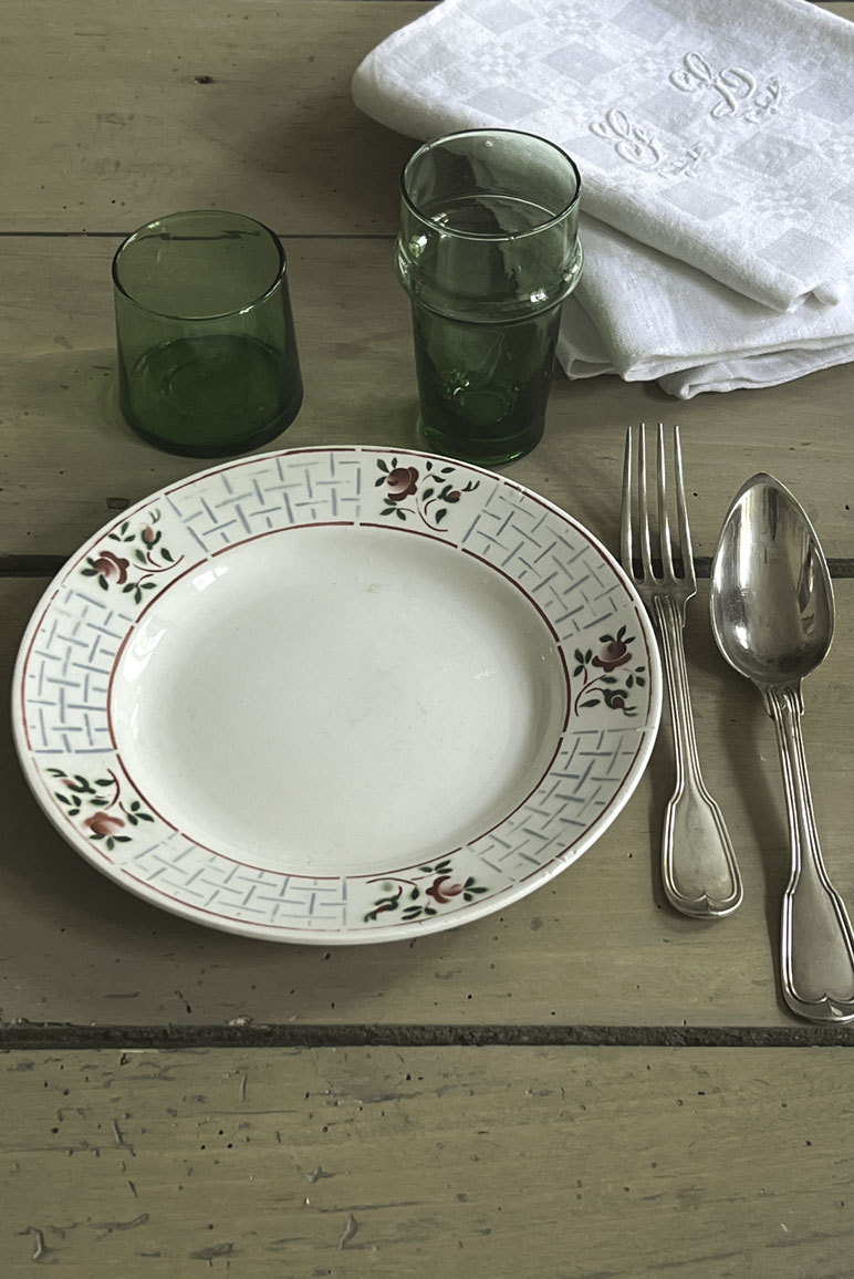assiette-plate-decor-fruits-rose-vert-faience-ancien-decoration-maison-interieur-design-table-aldineII-2