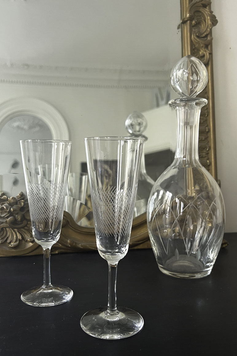 flute-champagne-gravures-losange-verre-ancien-table-interieur-felixineII-1