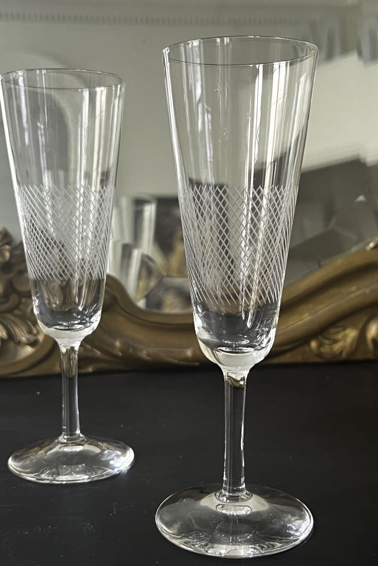 flute-champagne-gravures-losange-verre-ancien-table-interieur-felixineII-2